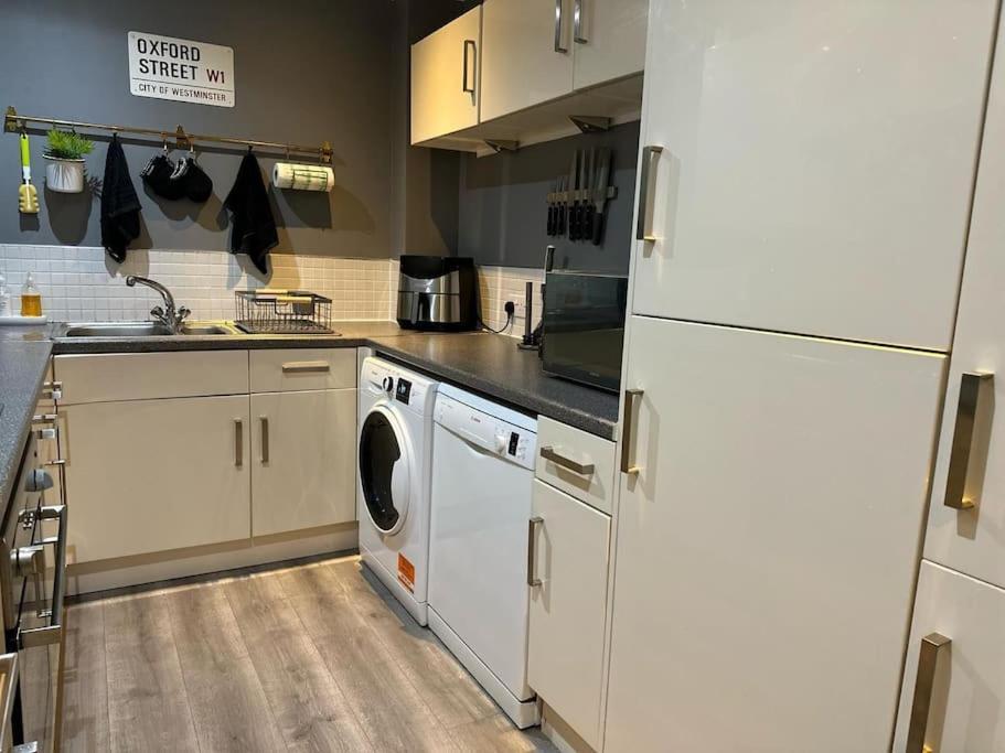 Stunning Luxury Croydon Apartment Gatwick Airport Close Purley Exteriör bild