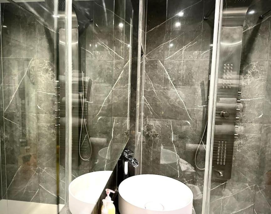 Stunning Luxury Croydon Apartment Gatwick Airport Close Purley Exteriör bild