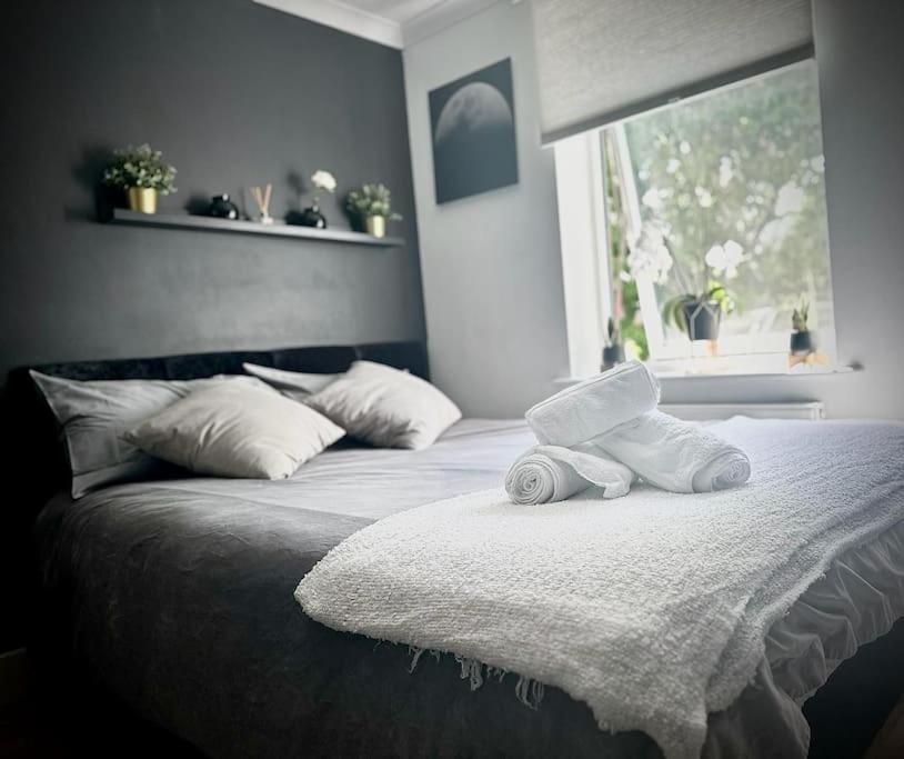 Stunning Luxury Croydon Apartment Gatwick Airport Close Purley Exteriör bild