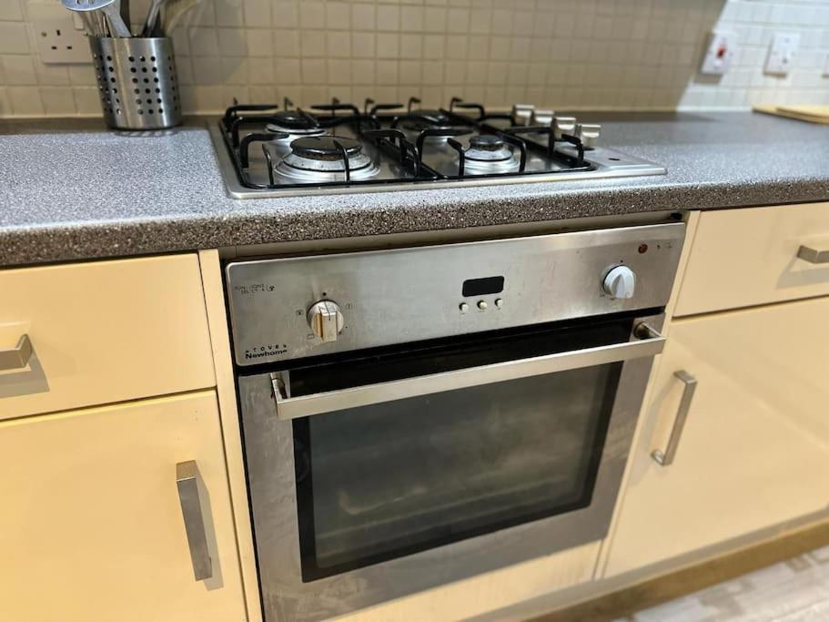 Stunning Luxury Croydon Apartment Gatwick Airport Close Purley Exteriör bild