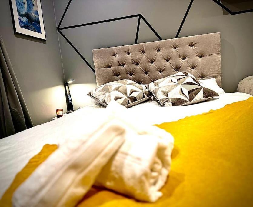 Stunning Luxury Croydon Apartment Gatwick Airport Close Purley Exteriör bild