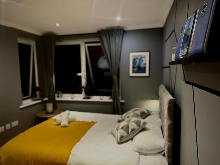Stunning Luxury Croydon Apartment Gatwick Airport Close Purley Exteriör bild